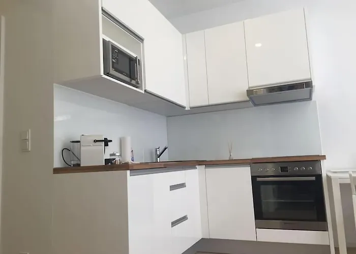 New - 10 Min Downtown *